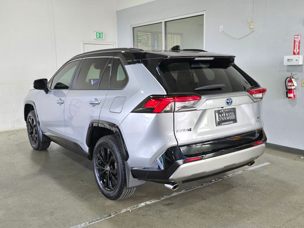 2024 Toyota RAV4 Hybrid XSE photo 3