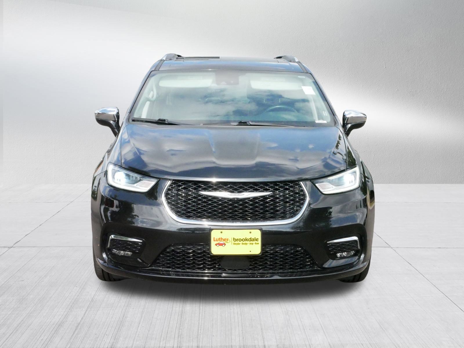 Used 2021 Chrysler Pacifica Limited with VIN 2C4RC3GG5MR529863 for sale in Brooklyn Park, Minnesota