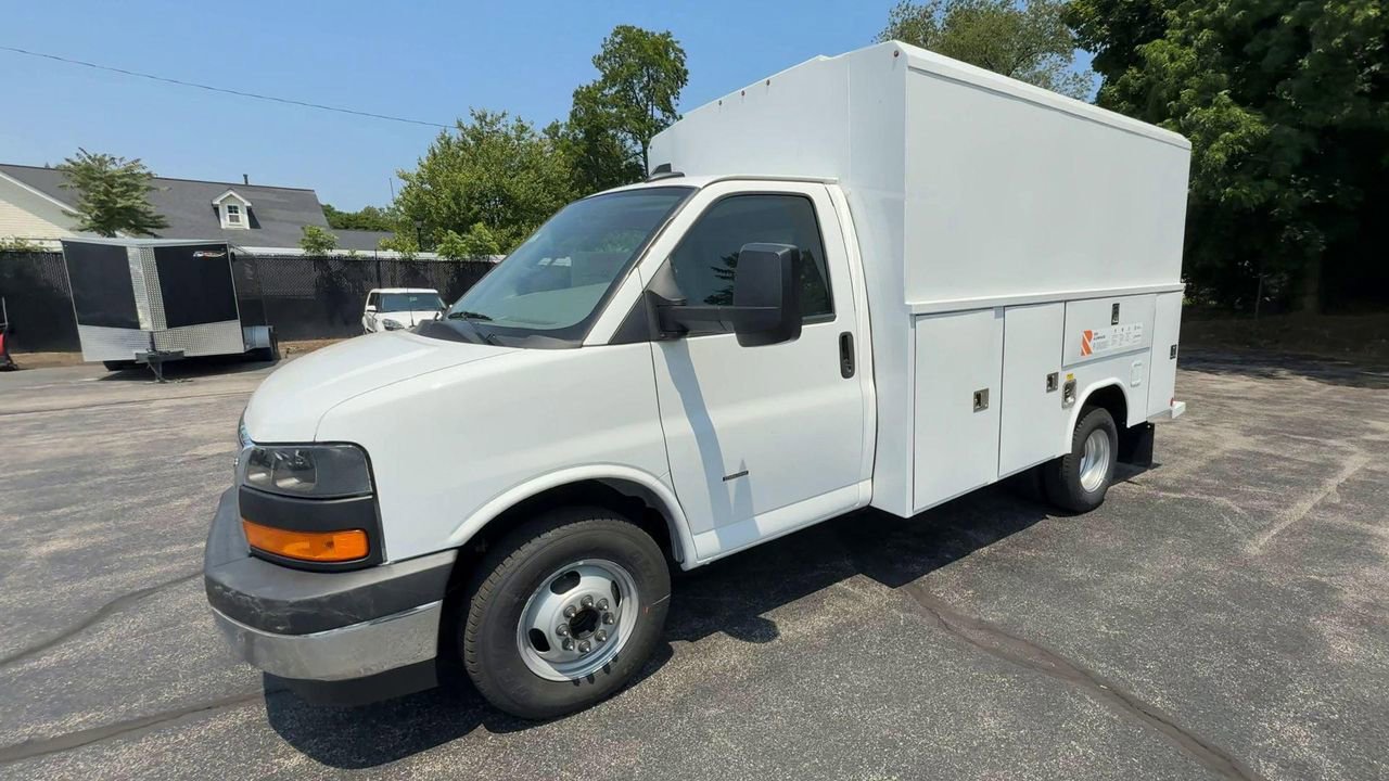 2025 Gmc Savana Cutaway 3500 photo 4