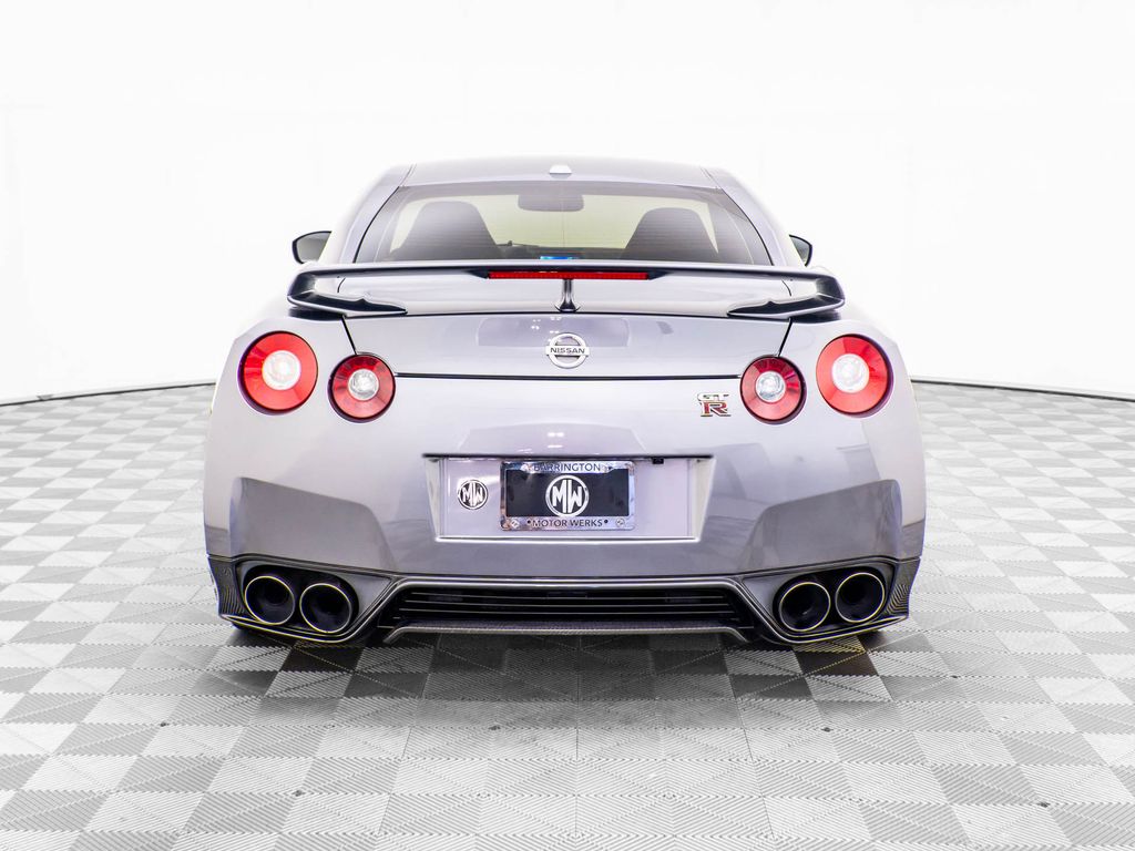 2014 Nissan GT-R Premium photo 3