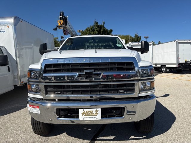 2024 Chevrolet Silverado 6500HD Work Truck photo 3