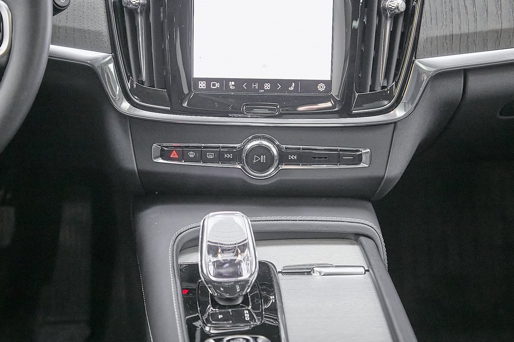 2024 VOLVO V90CC - Image 38