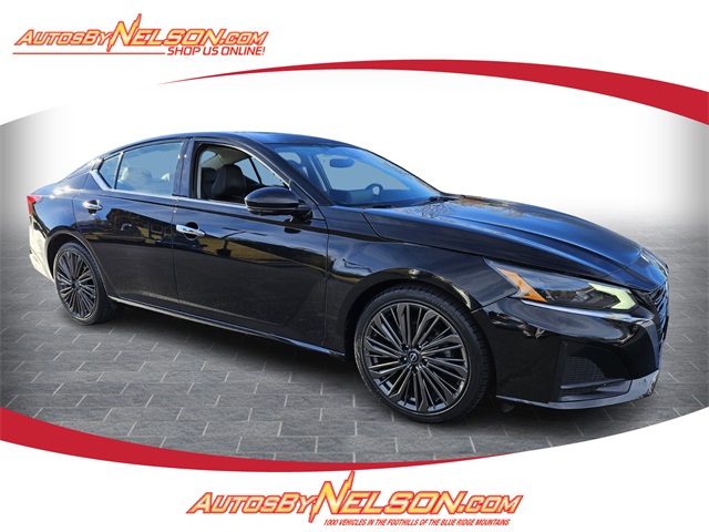 2023 Nissan Altima SL's photo
