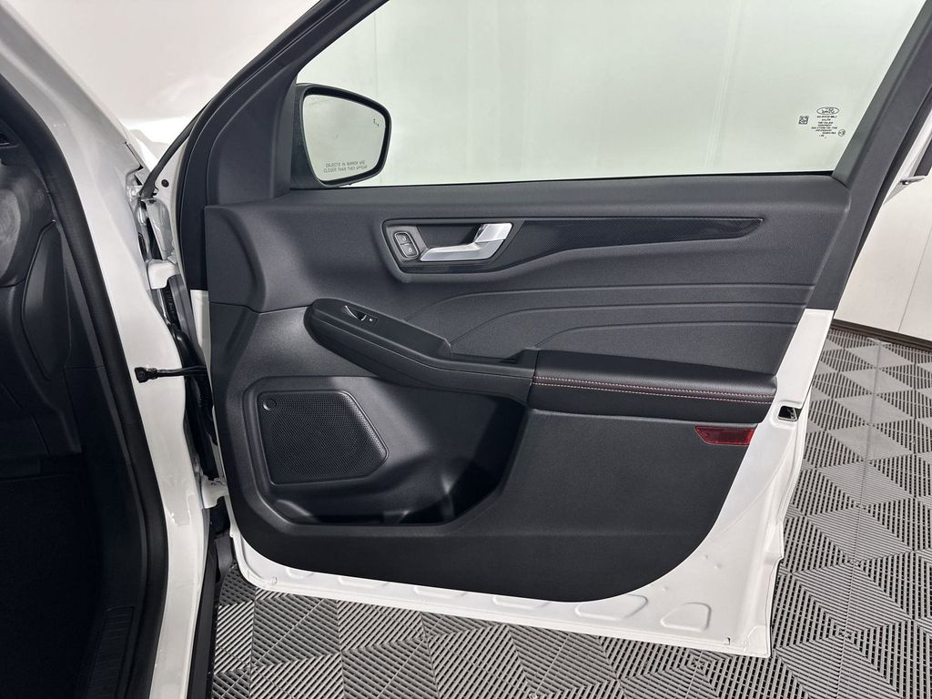 2025 Ford Escape ST-Line photo 13