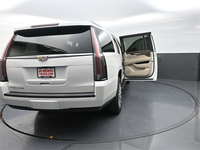 2017 Cadillac Escalade ESV Luxury photo 39