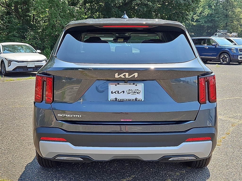 2025 Kia Sorento LX photo 4