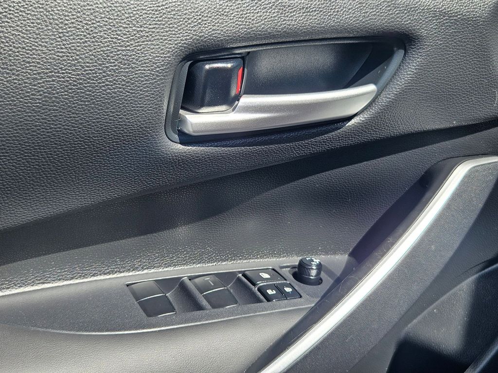 2023 Toyota Corolla SE photo 10