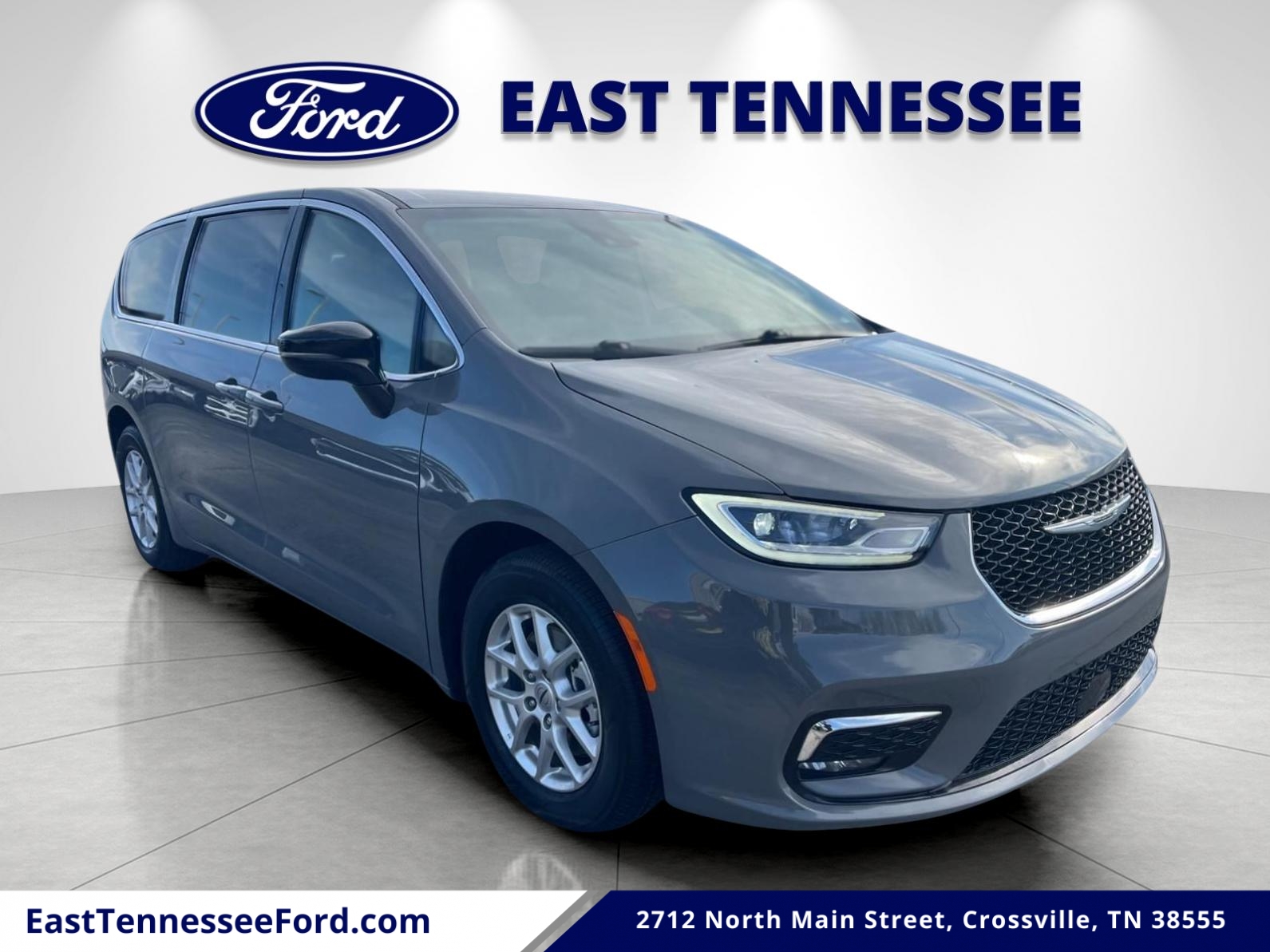 2025 Chrysler Pacifica Select's photo