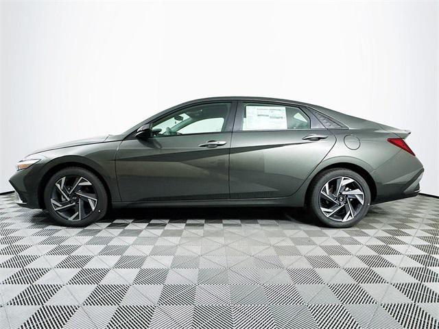 2025 Hyundai Elantra SEL Sport photo 3