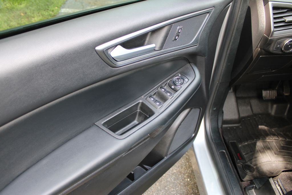 2020 Ford Edge SE photo 24