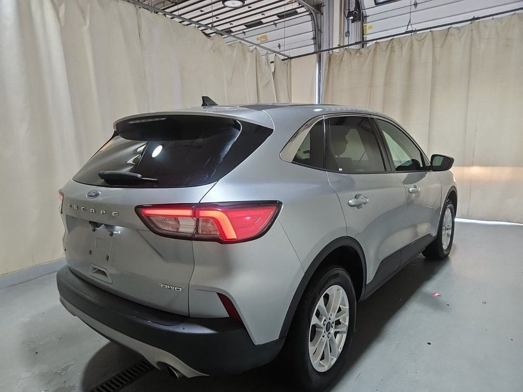 2022 Ford Escape SE photo 3