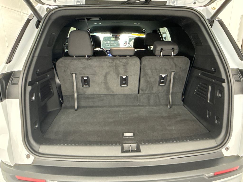 2025 Chevrolet Traverse photo 4