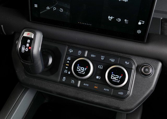 2025 Land Rover Defender 110 X-Dynamic SE photo 11