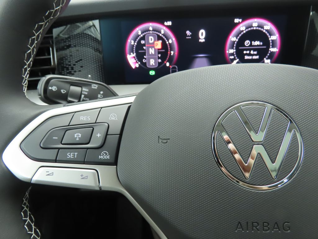 2025 Volkswagen Tiguan SE photo 12