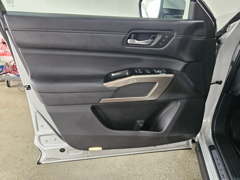 2022 Nissan Pathfinder Platinum photo 21