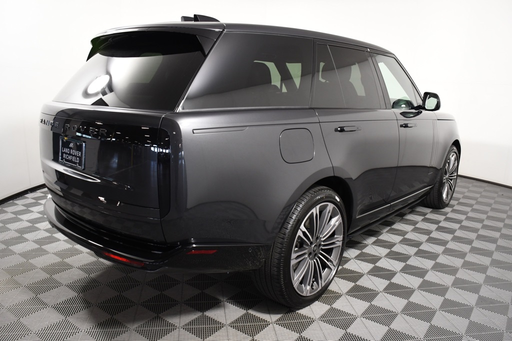 2025 Land Rover Range Rover SE photo 6