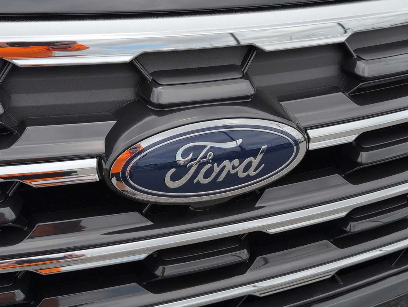 2025 Ford Explorer photo 4