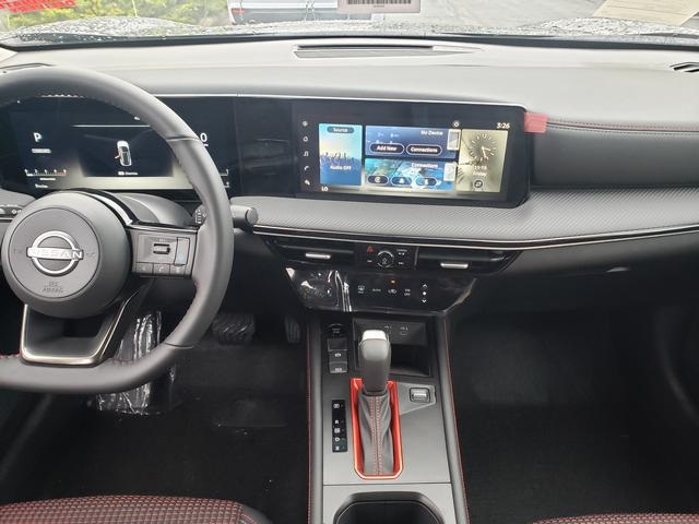 2025 Nissan Kicks SR photo 16