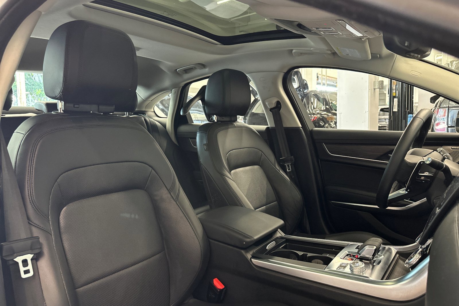 2023 Jaguar XF SE photo 25
