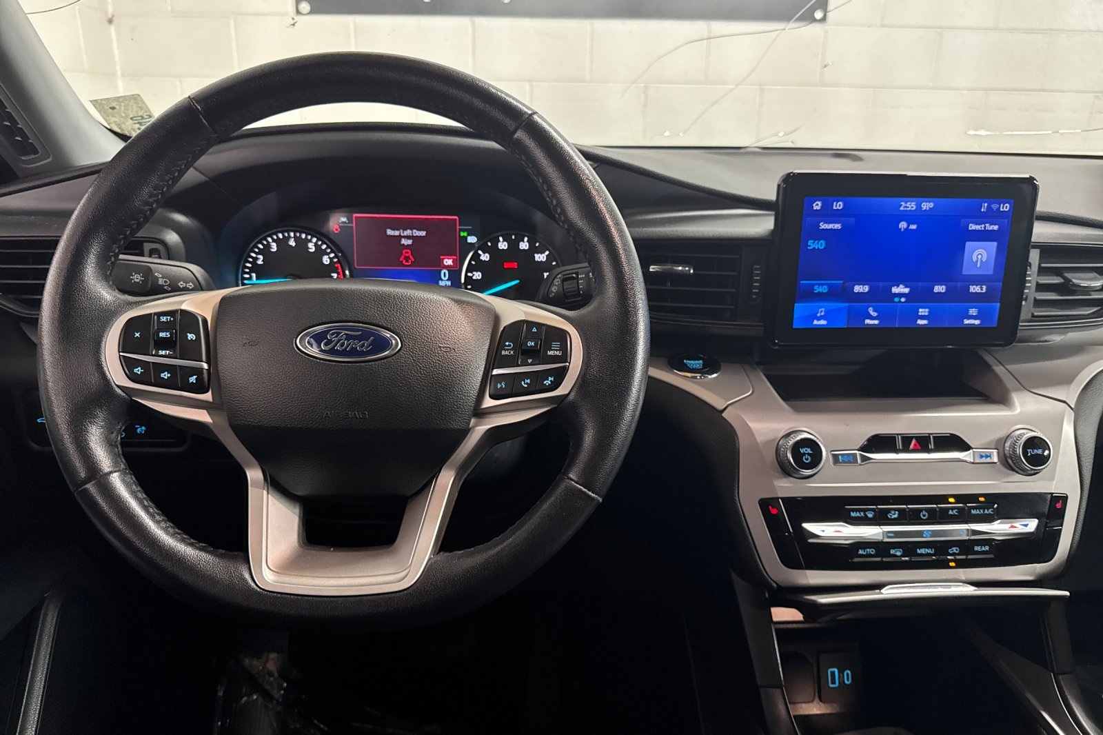 2023 Ford Explorer XLT photo 10