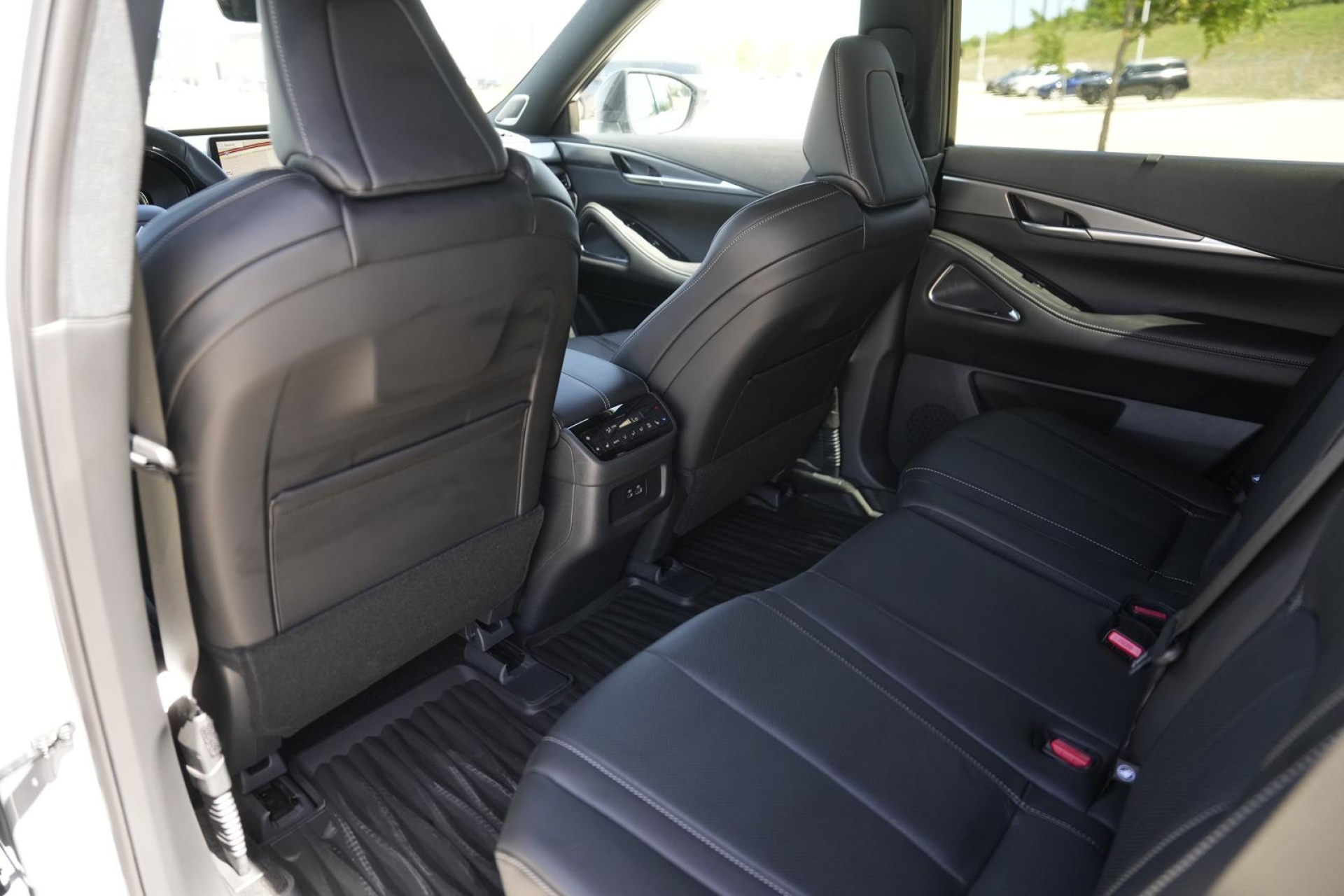 2025 Infiniti QX60 Luxe AWD photo 5
