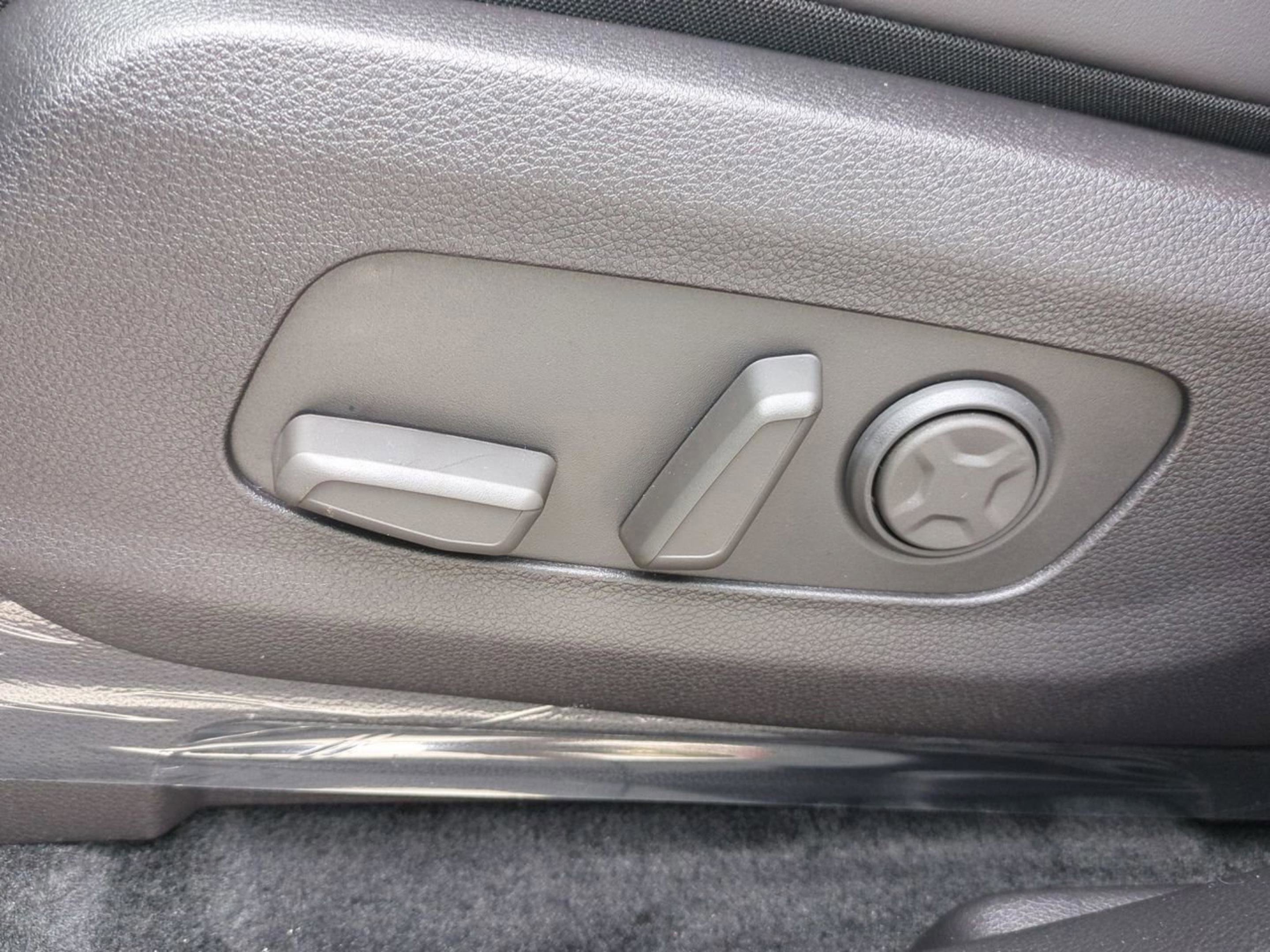 2026 Kia Carnival SX photo 14