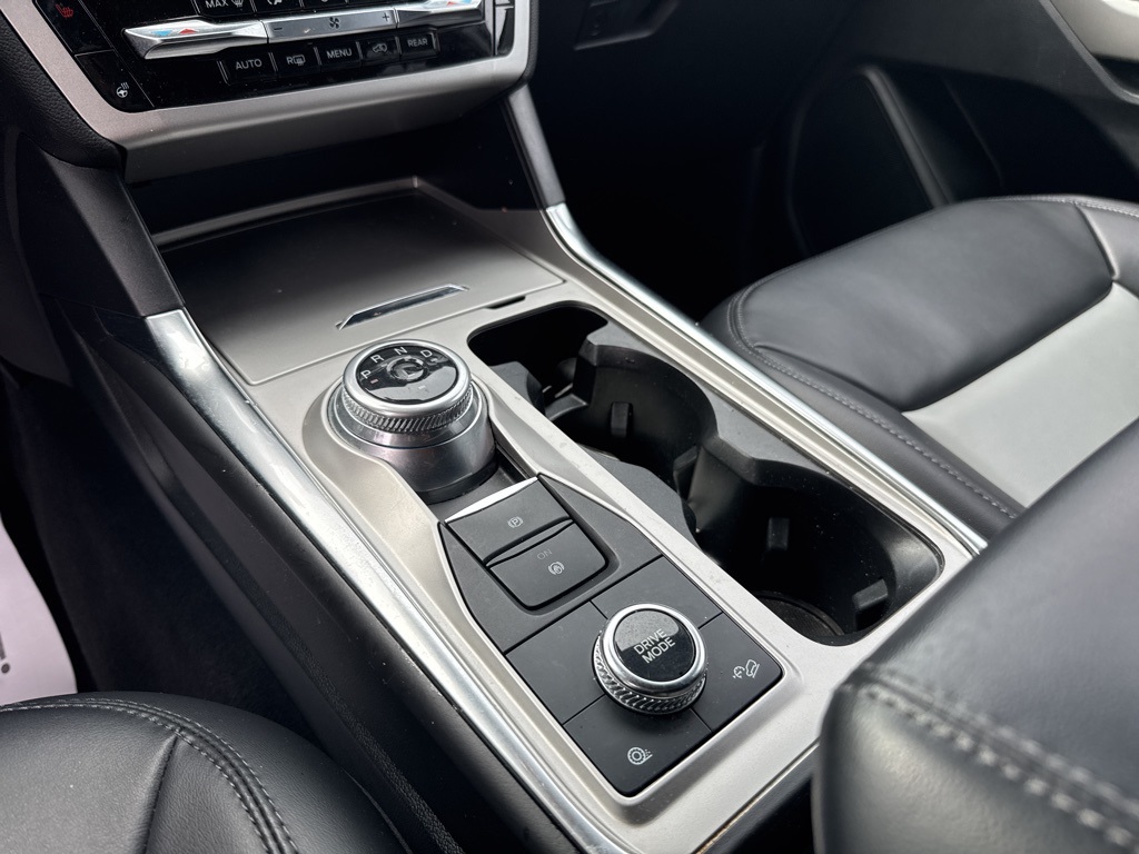 2022 Ford Explorer XLT photo 10