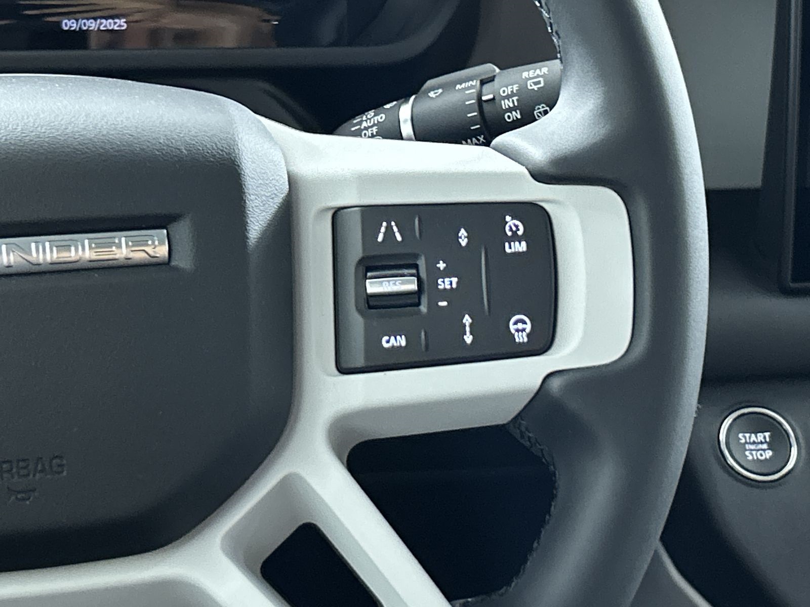 2025 Land Rover Defender 110 S photo 13
