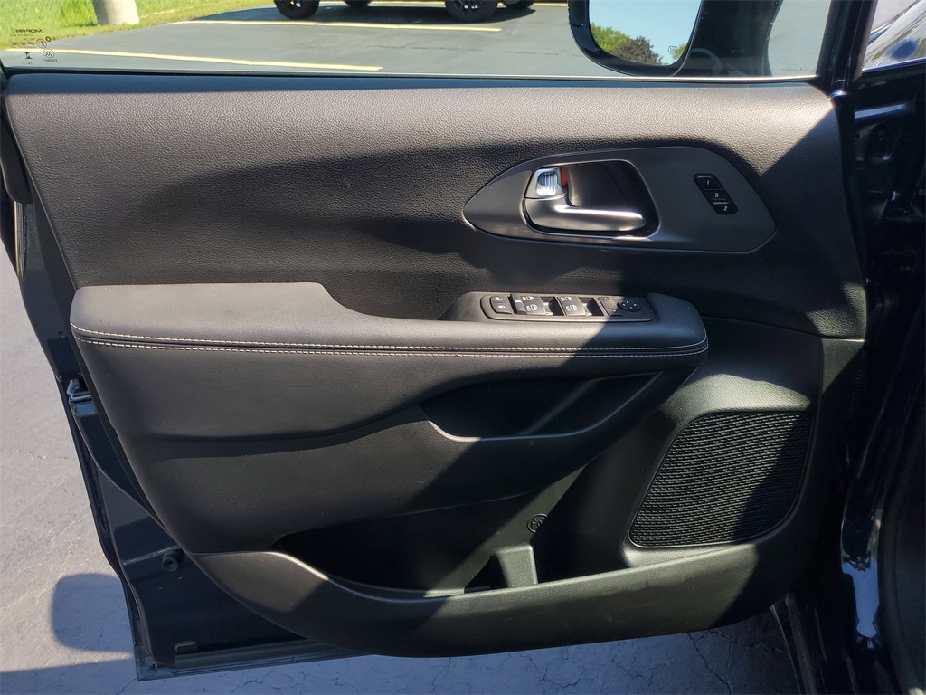 2025 Chrysler Pacifica photo 20