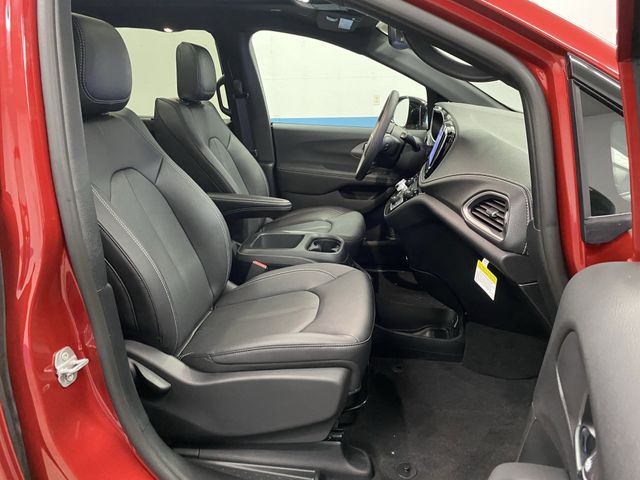 2026 Chrysler Pacifica photo 30