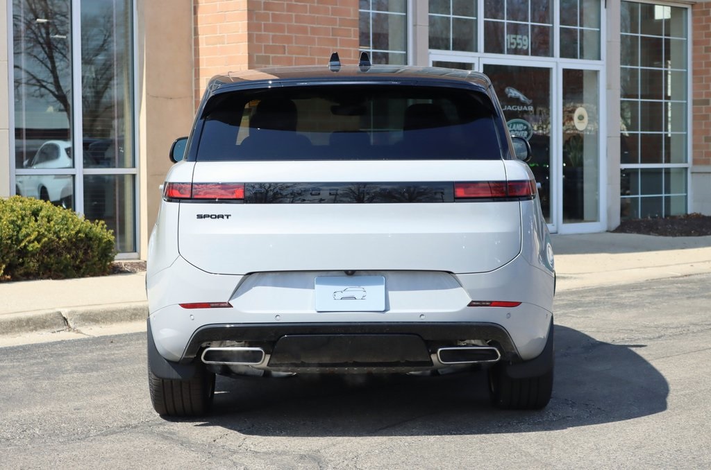 2025 Land Rover Range Rover Sport SE photo 3