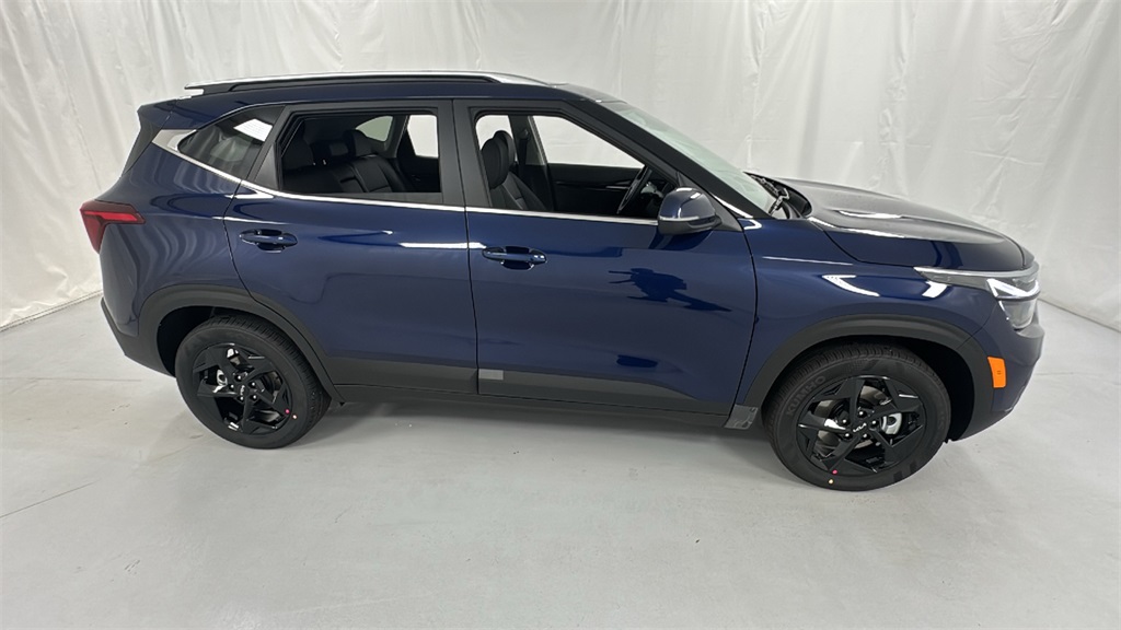 2026 Kia Seltos EX photo 2