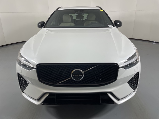 2026 Volvo XC60 B5 Plus photo 3