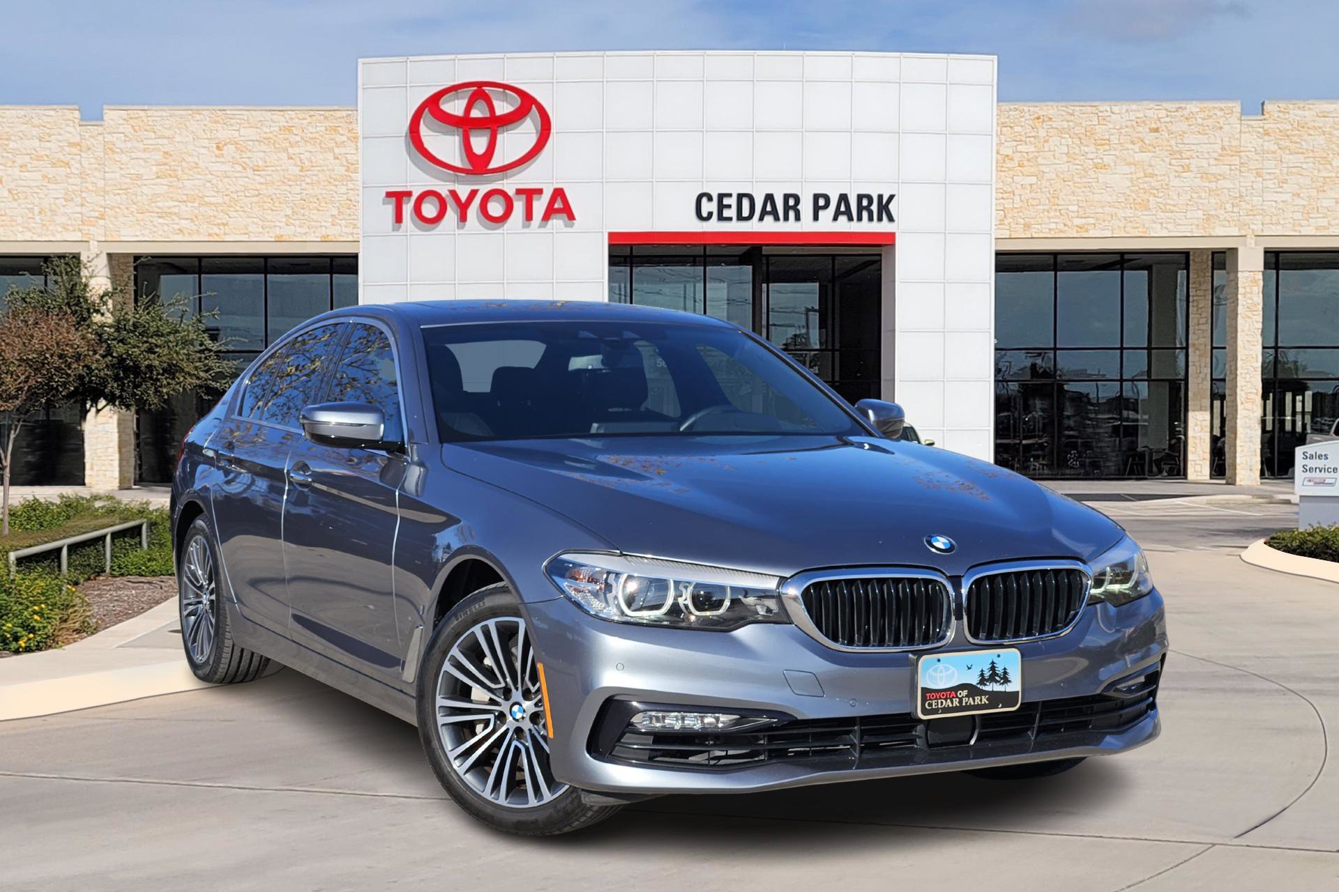 2018 BMW 5 Series 530e's photo