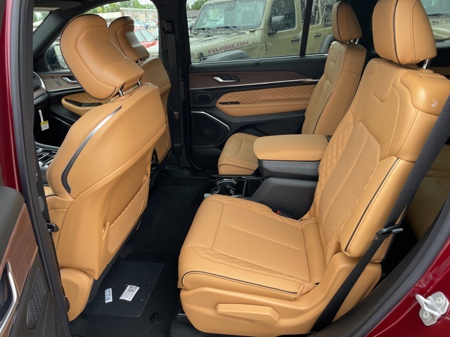 2025 Jeep Grand Cherokee L Summit photo 5