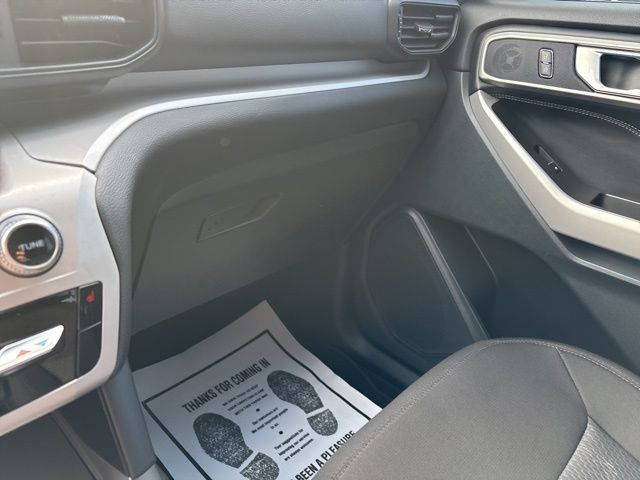 2024 Ford Explorer XLT photo 24