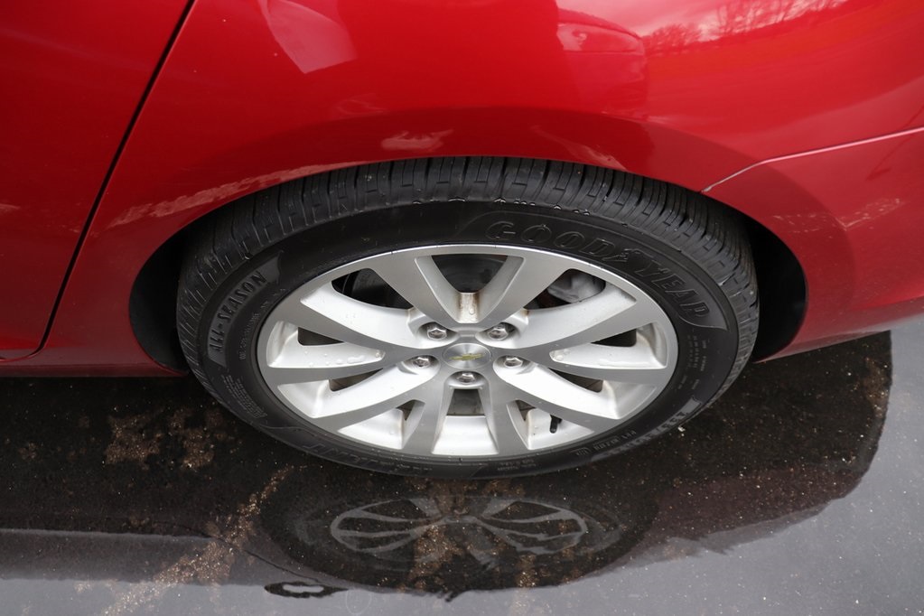 2014 Chevrolet Malibu LTZ photo 2