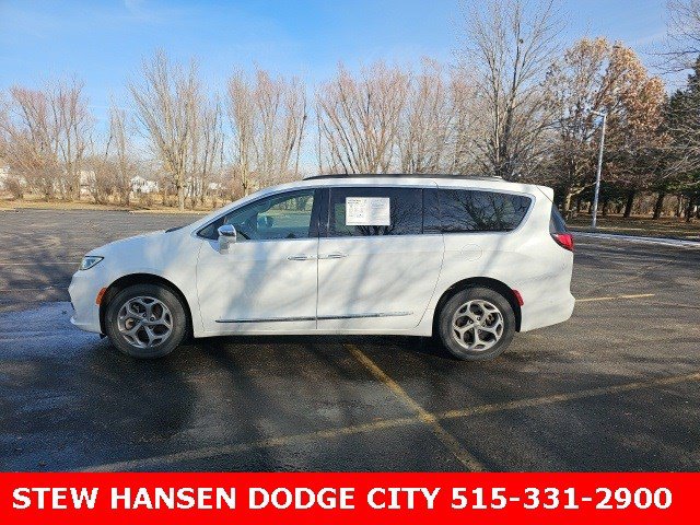 2022 Chrysler Pacifica Limited's photo