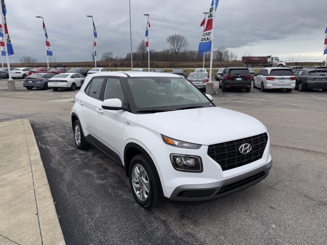 2023 Hyundai Venue SE photo 2