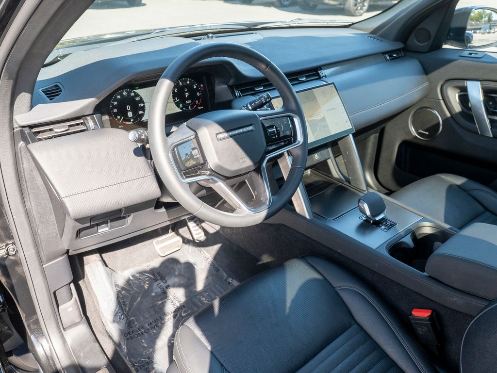2025 Land Rover Discovery Sport SE photo 11