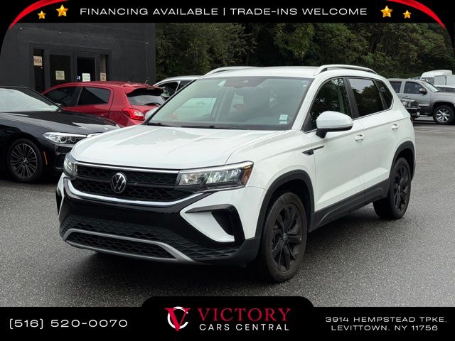 2023 Volkswagen Taos SE's photo