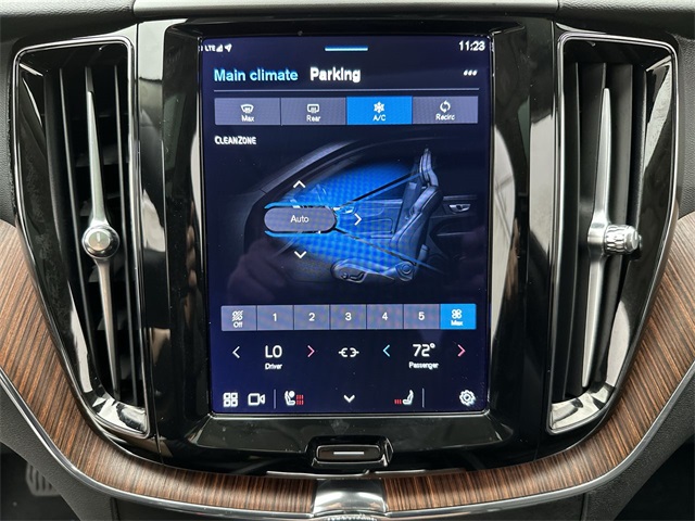 2023 Volvo XC60 B5 Plus photo 10