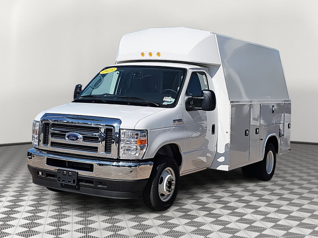 2025 Ford E-350 photo 6