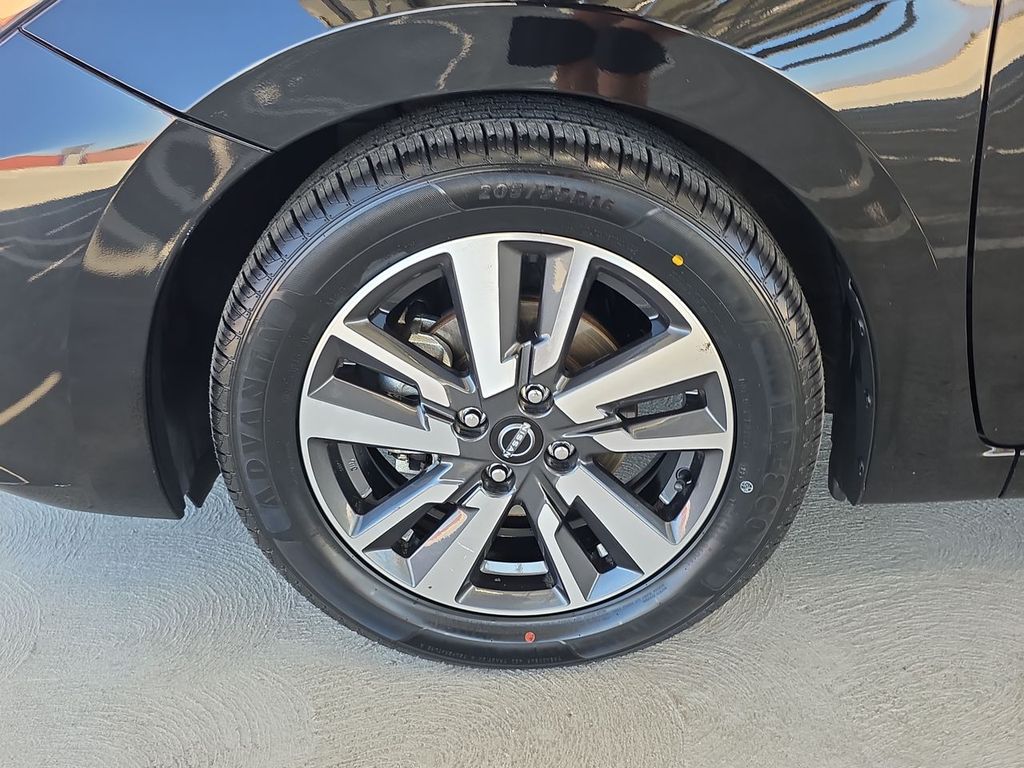 2024 Nissan Versa SV photo 32