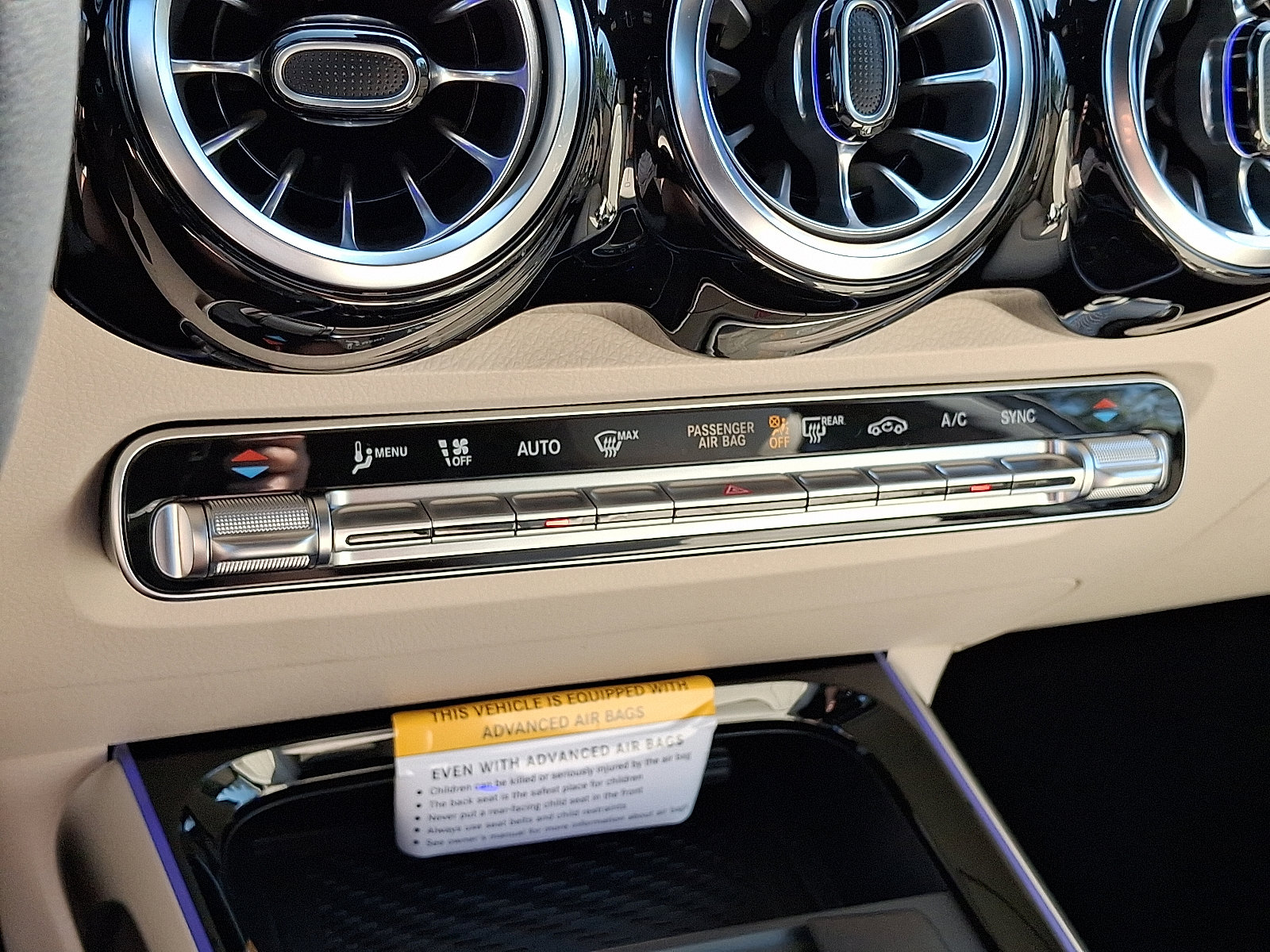 2026 Mercedes Benz GLB 250 4MATIC photo 14