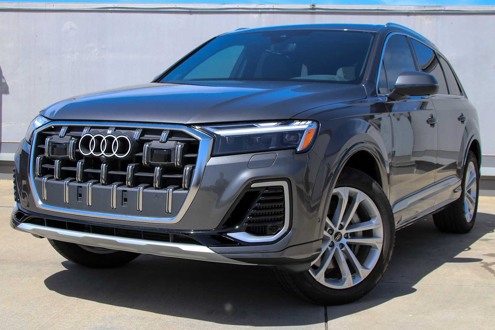 2025 Audi Q7 Premium Plus