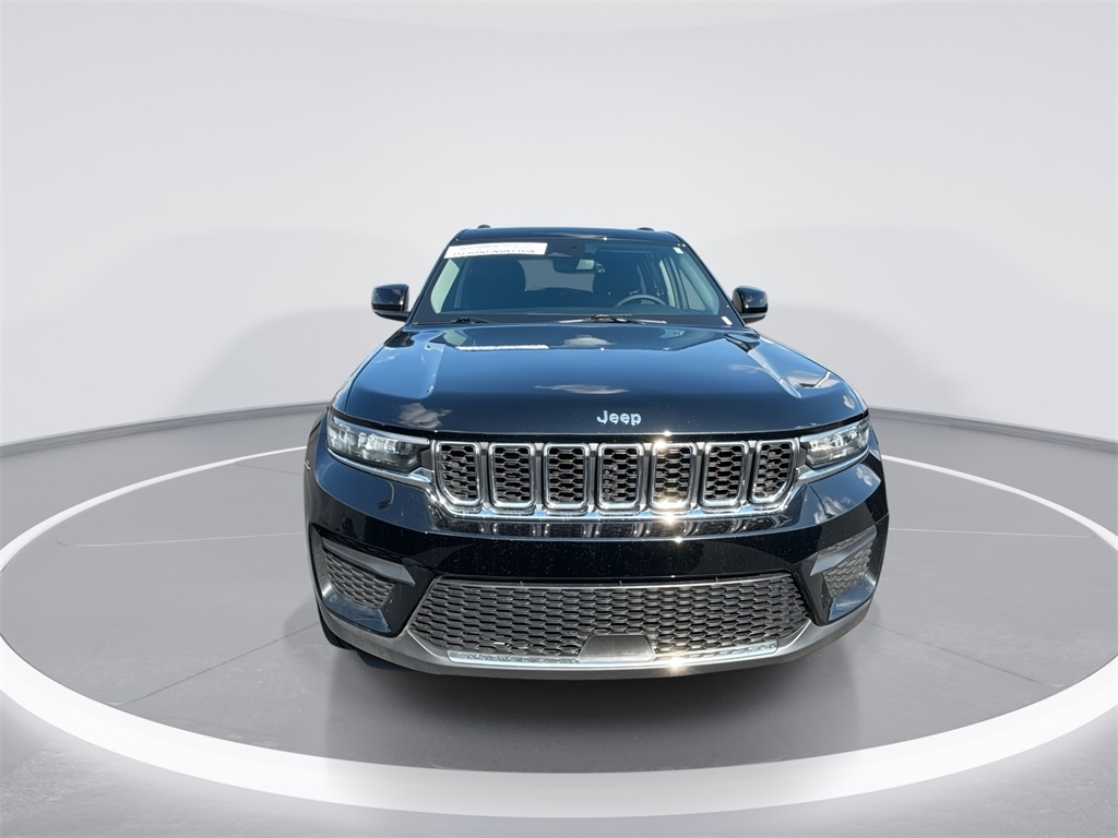 2023 Jeep Grand Cherokee Laredo photo 3