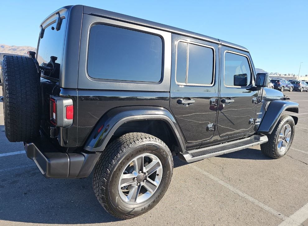 2022 Jeep Wrangler Unlimited Sahara photo 2