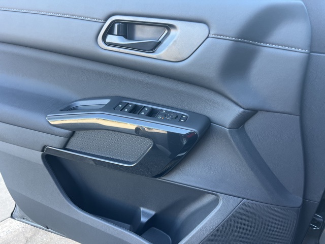 2025 Nissan Pathfinder SV photo 3