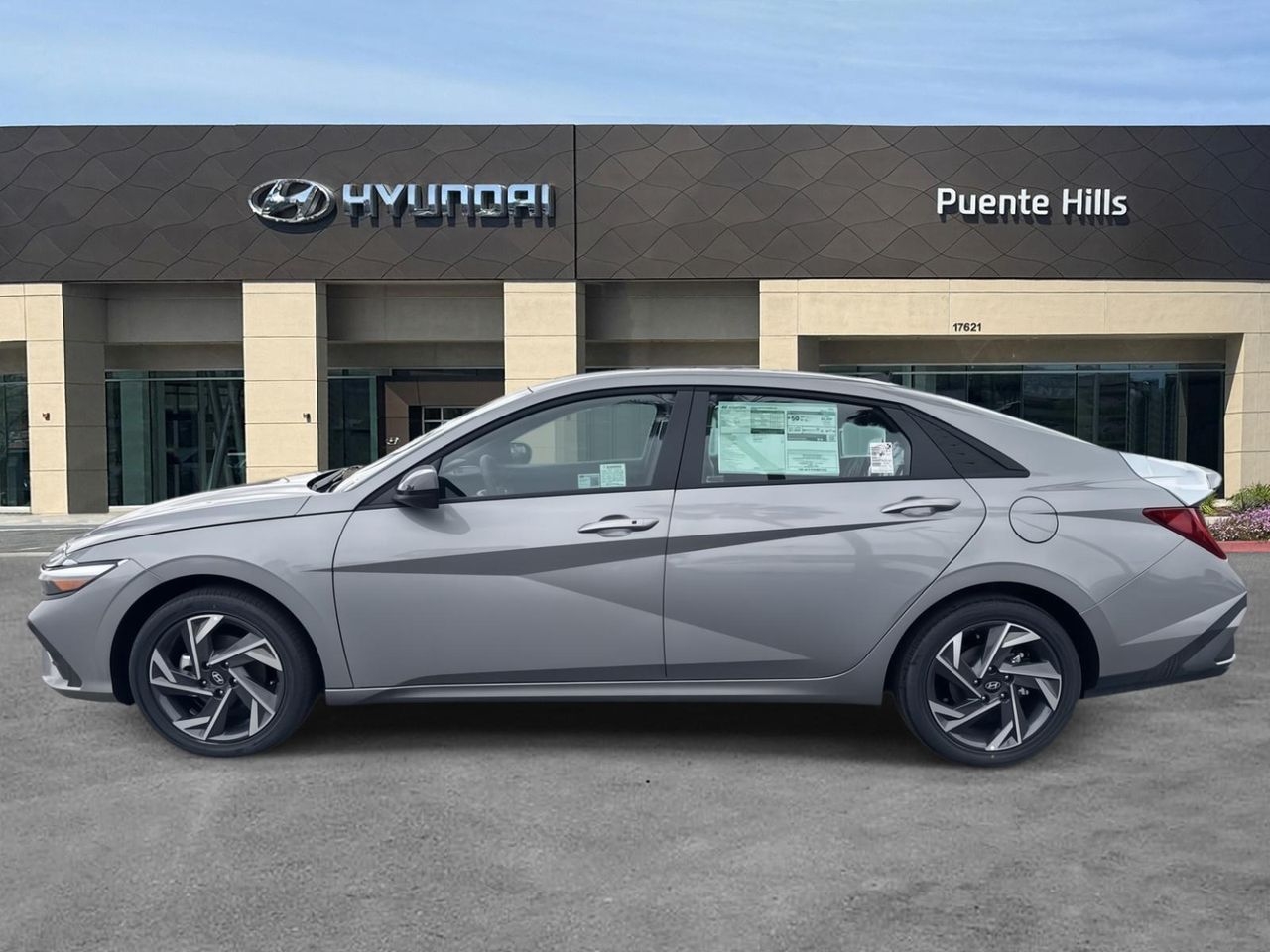 2025 Hyundai Elantra Hybrid SEL Sport photo 2
